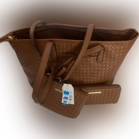 Time and Tru Women's 3-Piece Handbag Set Woven Cognac
Color: Cognac Woven Brown - Picture 5 of 8